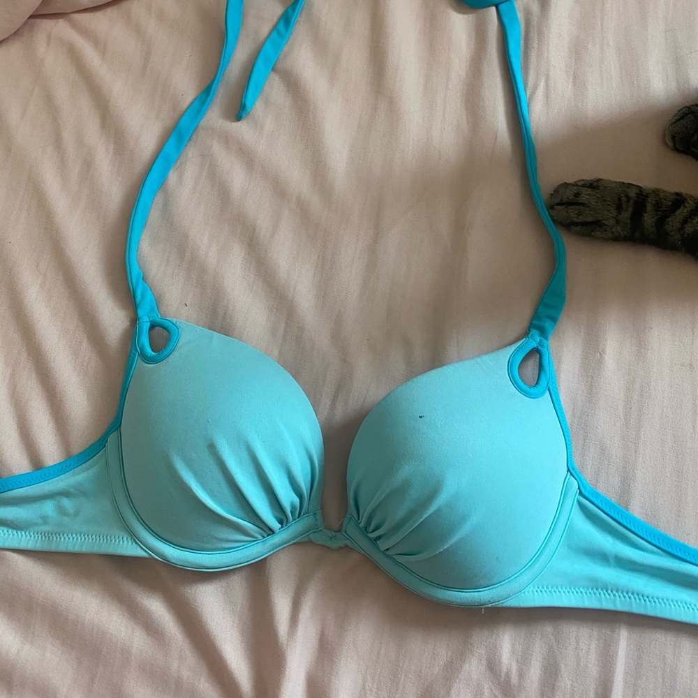 Victoria’s Secret bikini